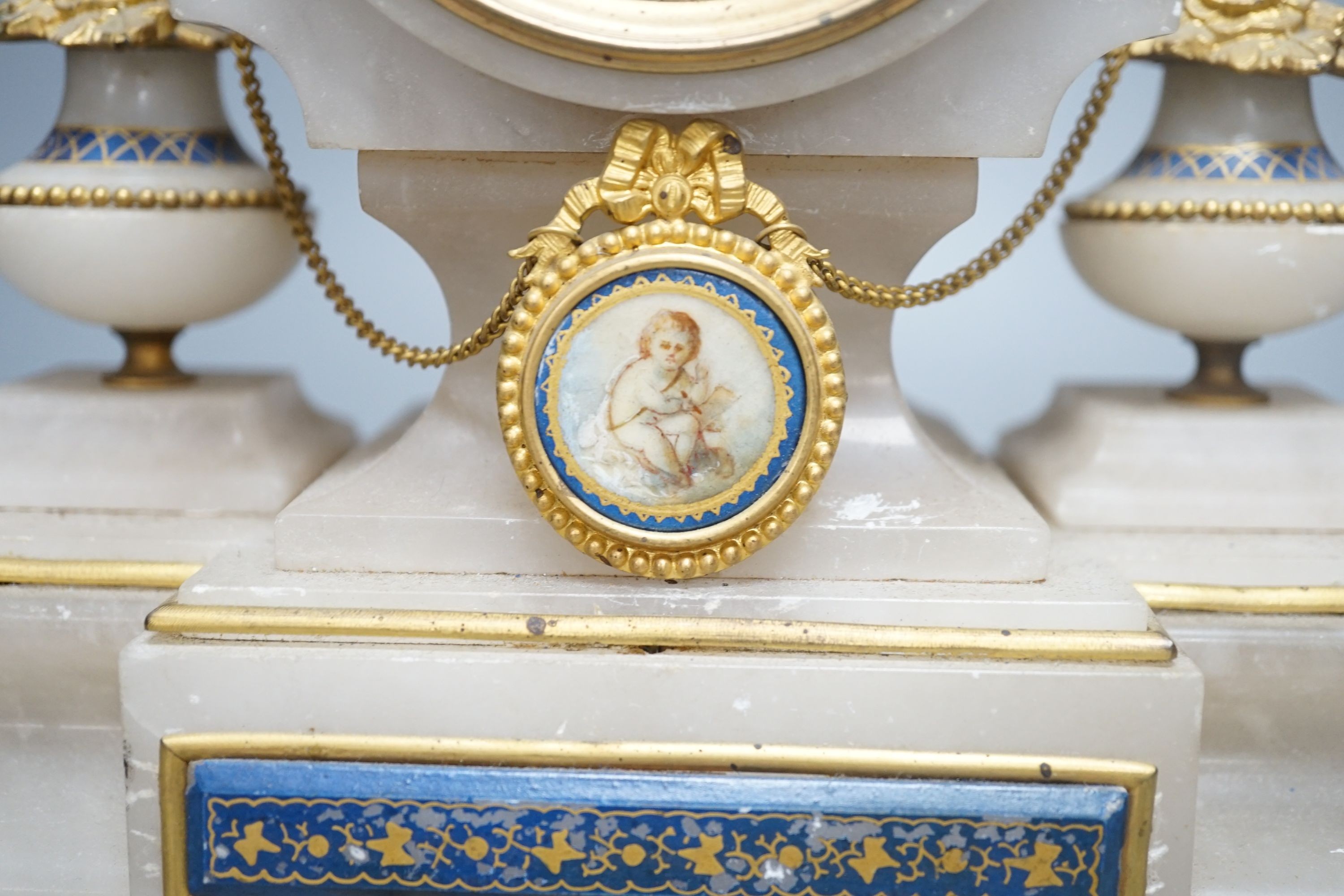 A late 19th century French alabaster and ormolu mounted mantel clock with key and pendulum - 39cm tall